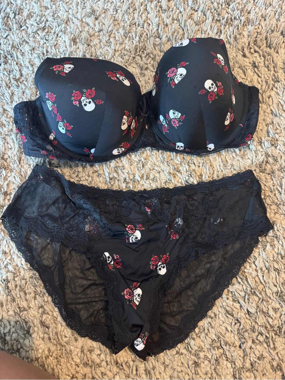 Black Skull & Rose Lace Underwire Bra and Brief Set